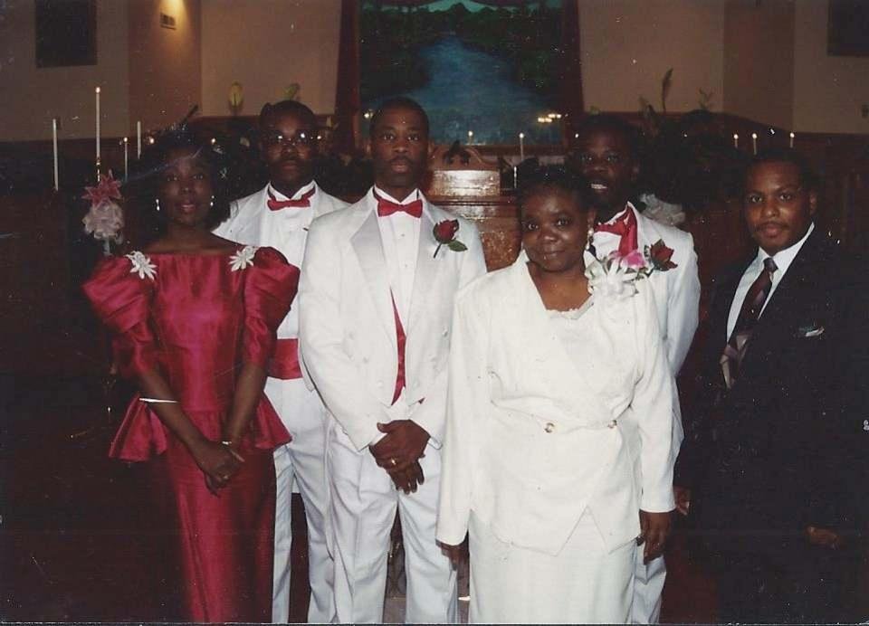 Lamour Taylor's album, Mobile Uploads