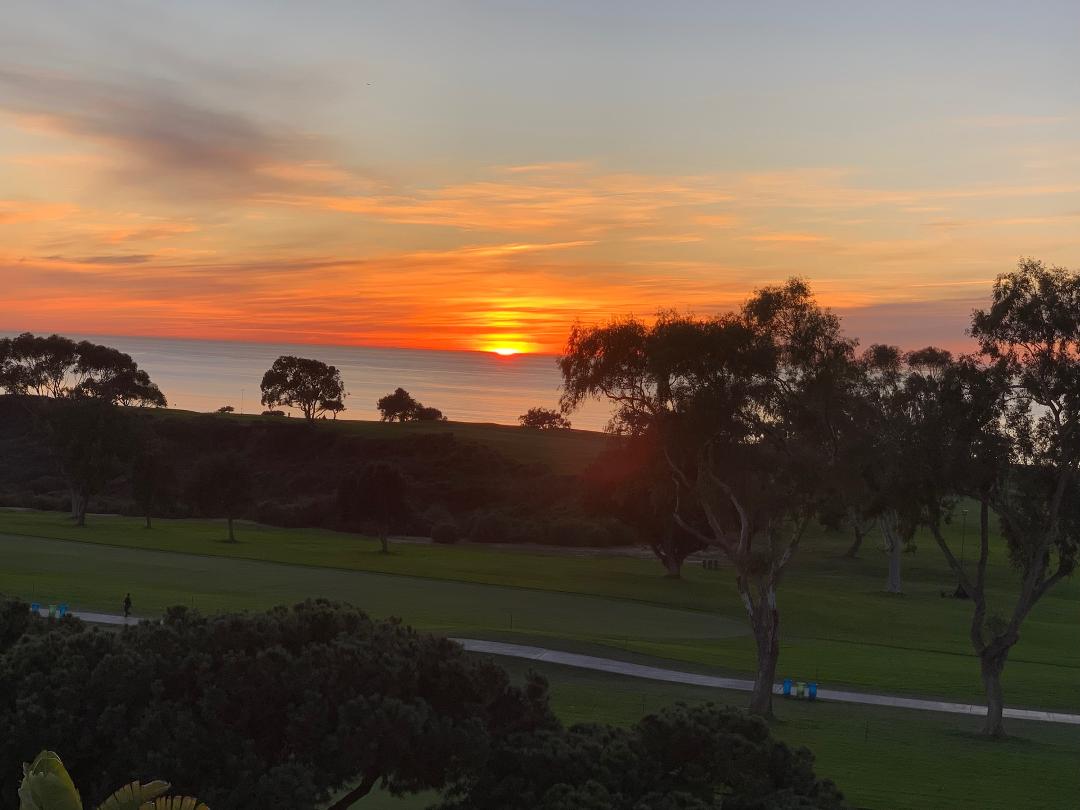 Beautiful sunset in La Jolla, Ca yesterday…. The final round of the Farmers Golf Touney at Torrey Pines was awesome too !