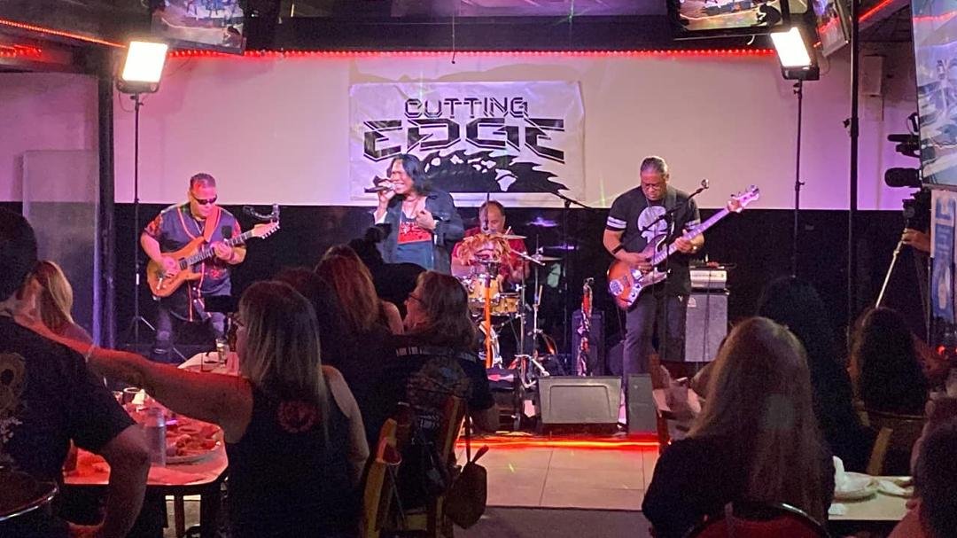 Eatin’ good grindz, drinkin’ good beer, watchin’ the Cup game, and listenin’ to Cutting Edge… Good band!
