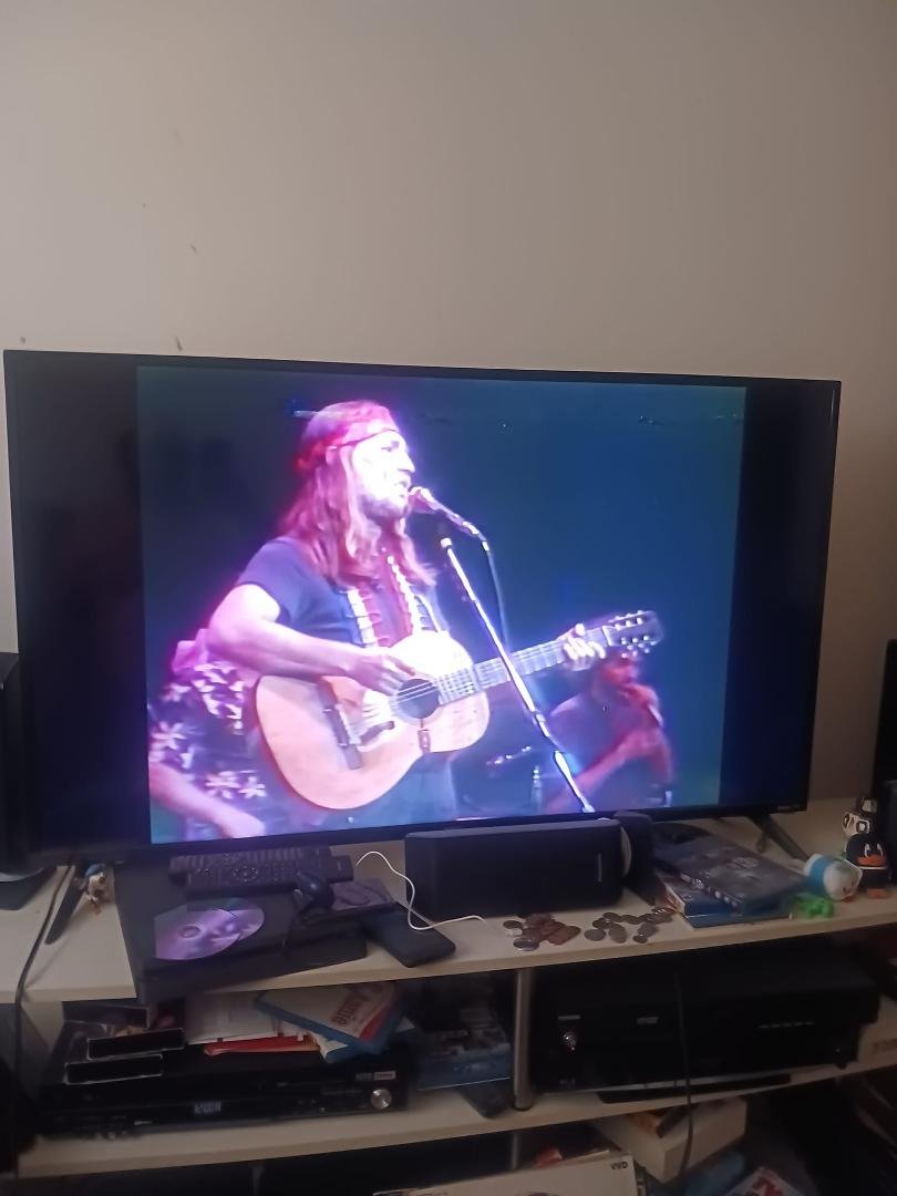 Been working on the VHD player trying to get it to play more. The Willie Nelson disc wouldn't play at all when I first got it. So I'm just letting it play. It's similar to CED in that if you let it play out, it'll fix the