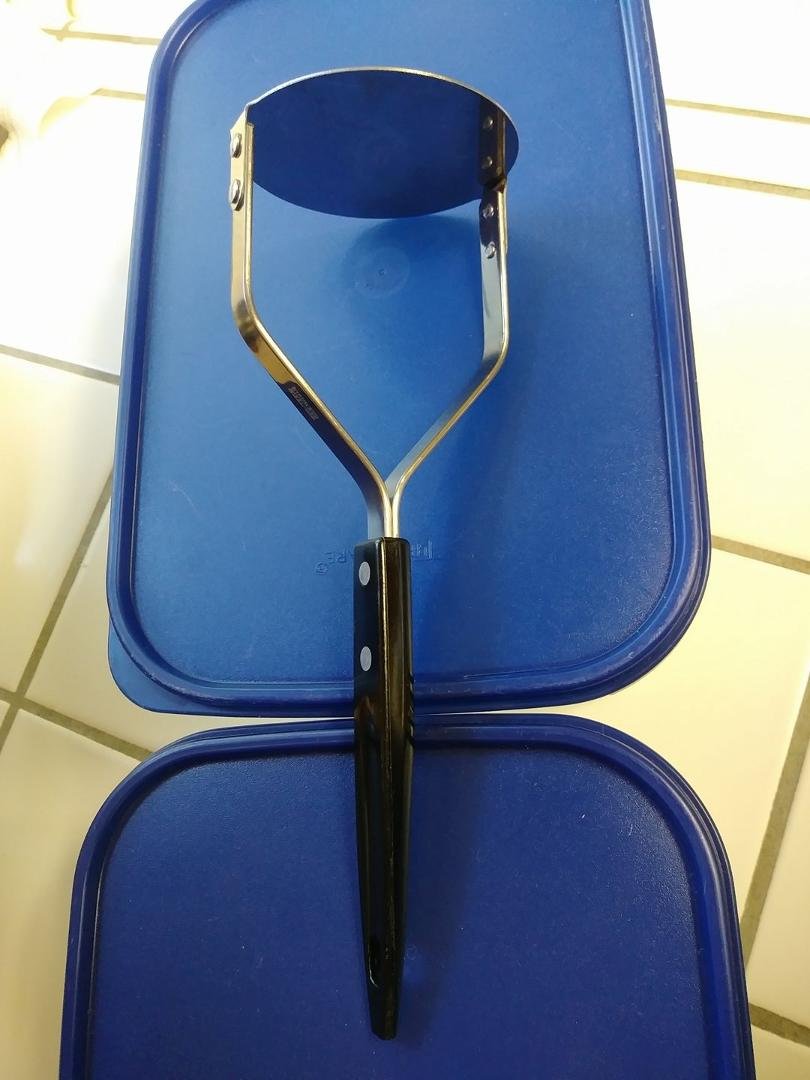 Ok, so I'm finally going thru the stuff in her kitchen but I don't know this is. Any idea?