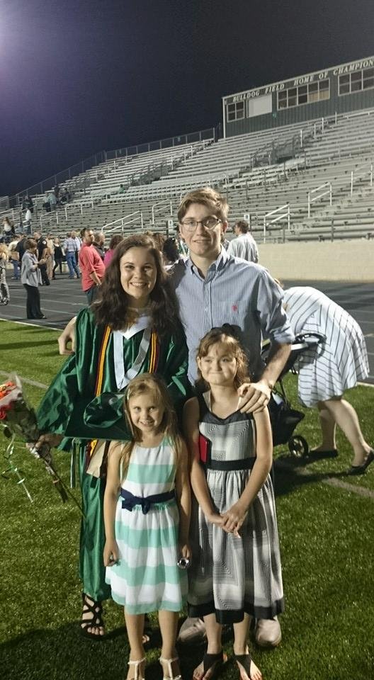 Man these kids look good !! 🎓💞🎉😭😄😎