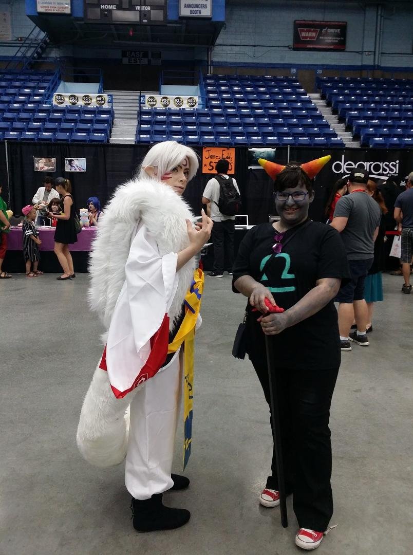 Makobe is Fangirling over many Cosplayers!