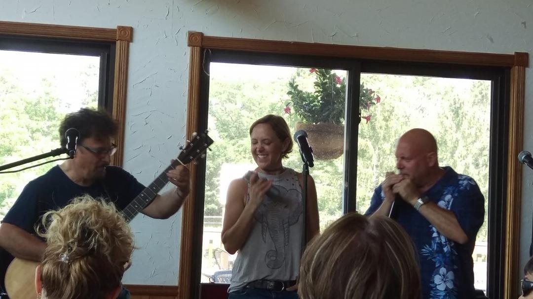 Sarah Ayers and James Supra at Blue Mountain Vineyards. Last time I saw them here was with my dear friend Deb Anthony. I miss you my friend