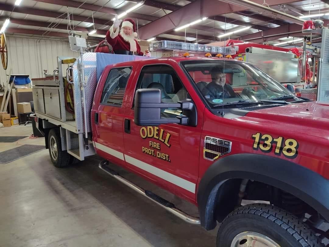 Santa was in Odell Illinois today for the annual Xmas parade. He stopped for cocoa and pictures after. Santa spent time with the kids finalizing their wish lists. Santa was raising Xmas spirit by having all join in Xmas