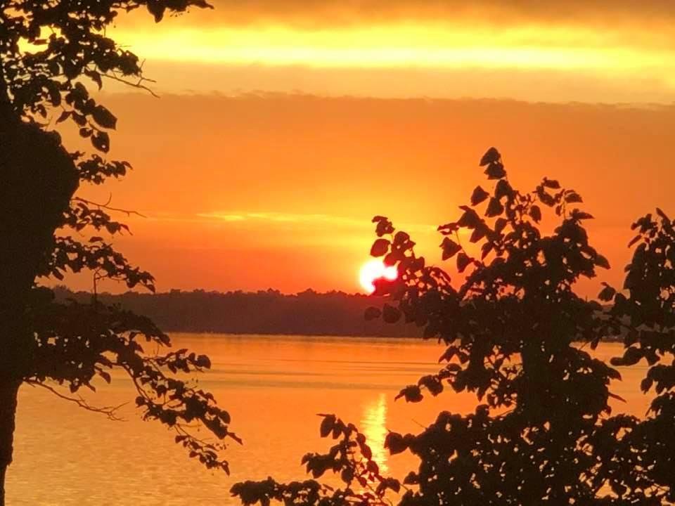 Cabin sunsets never get
Old.