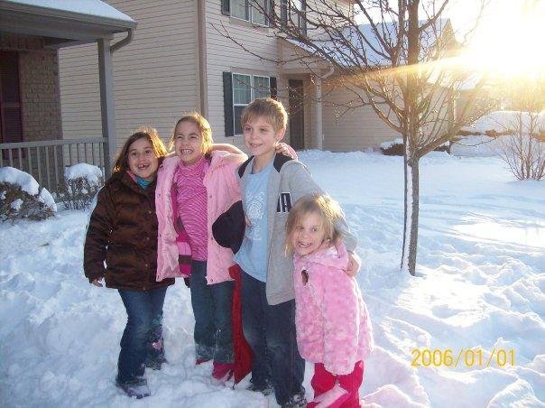 Cloe, Lauren, Joey and Camry outside David and Stephanie's house