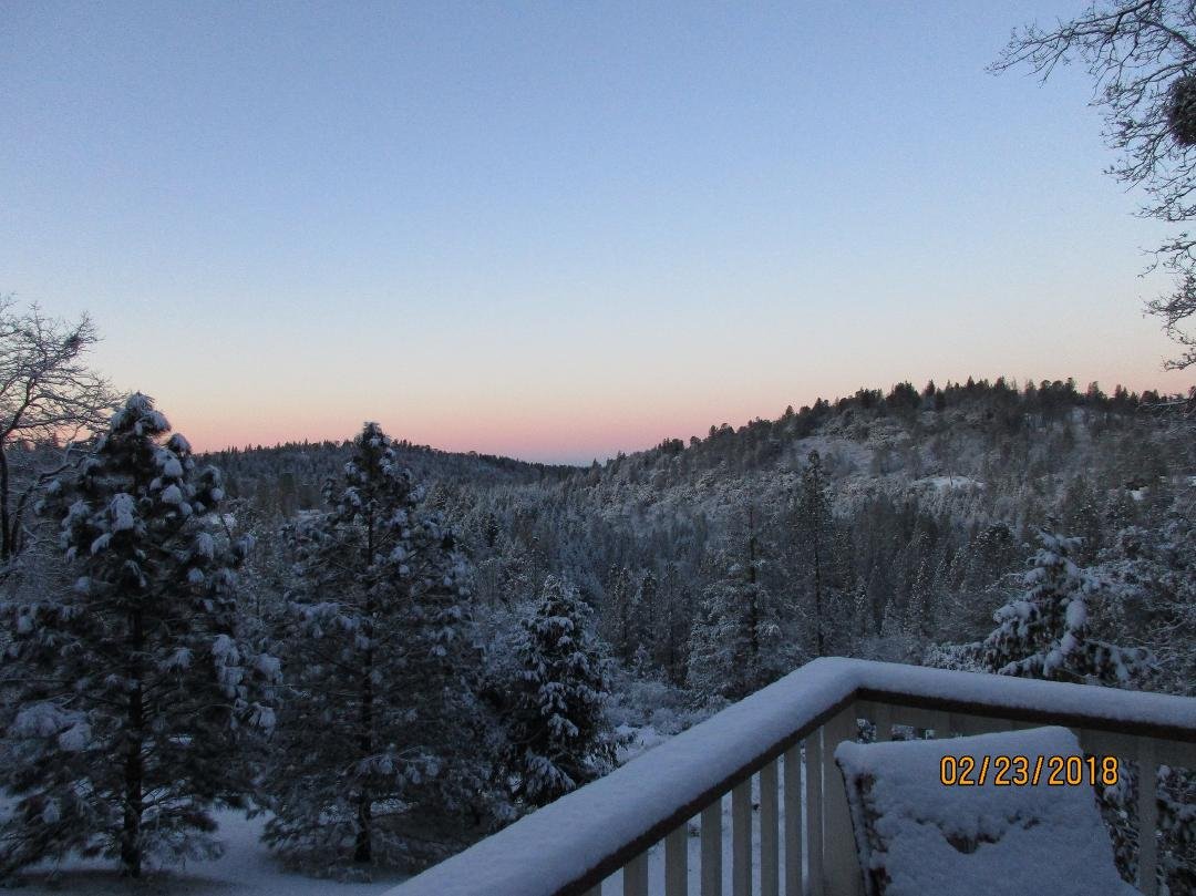 Good Morning California!  What a beautiful morning, peaceful quiet and calm.  Although a bit chilly outside....currently 19F.  So, all have a wonderful Friday and a great weekend!