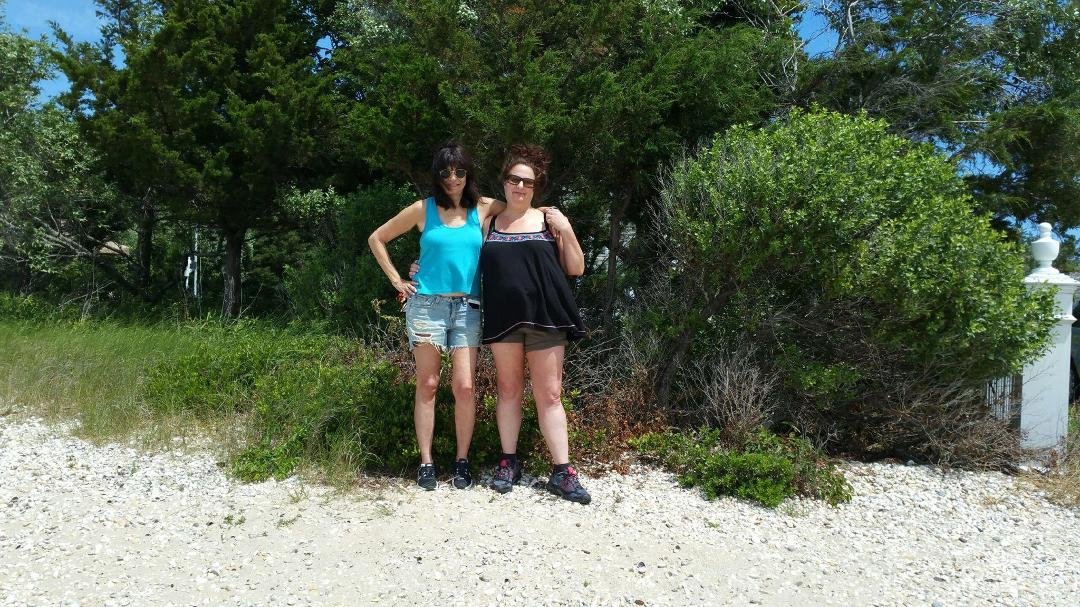 Caaron and Suzie hiking to the beach in north haven