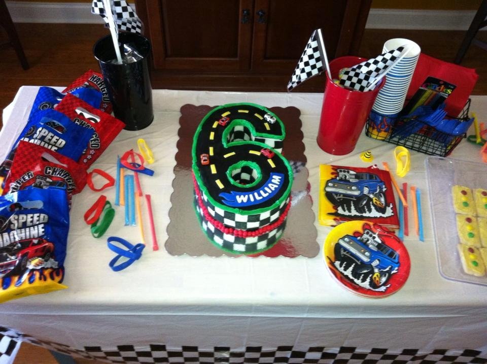 Our neighbor, Sandra made the cake.... Thank you, Sandra!!!!