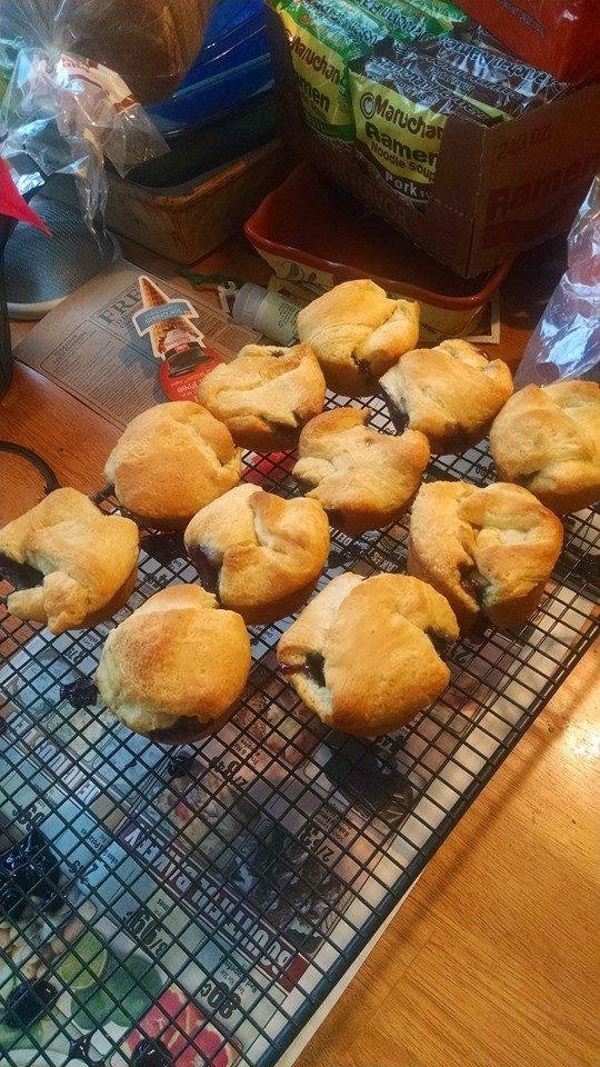 I made crescent rolls filled with blueberry pie filling for my hunny