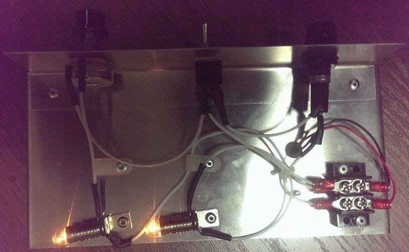 Power turned on and the variable light control at max.