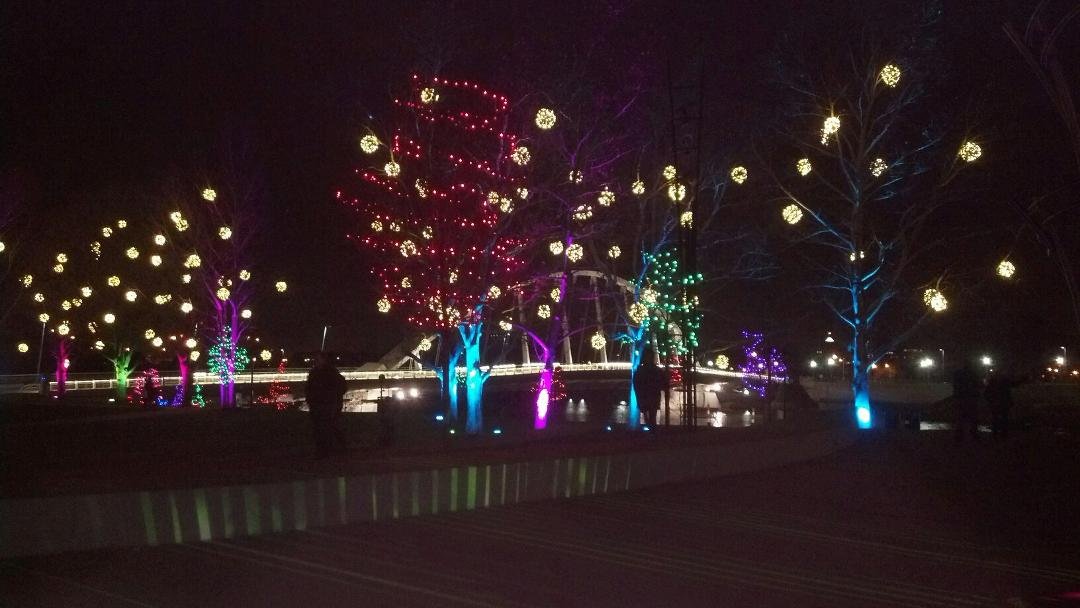 We went downtown Columbus to enjoy the Christmas lights.