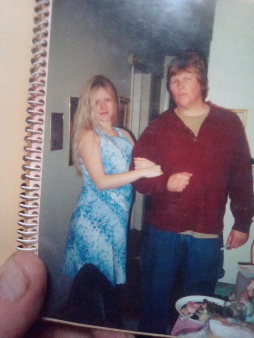 Chastity Mitchell and Steven Mitchell my dad at Linda Mitchell house 2002 pregnant with Montana Smith never grow up !!!