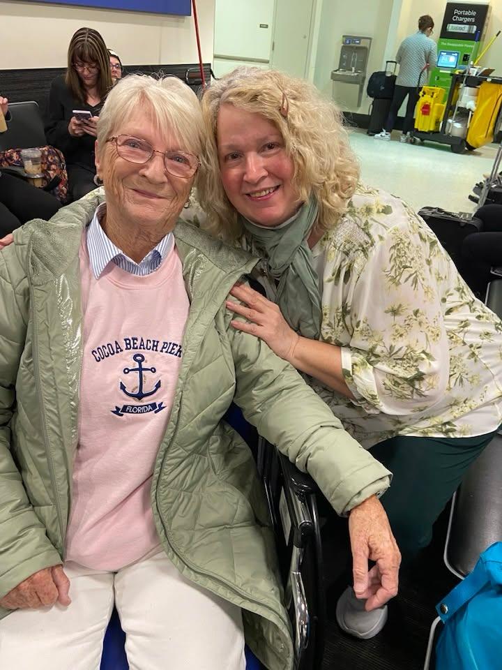 Look who I’ve been talking to at the airport! We both have a layover in St. Louis! 🥰🙏