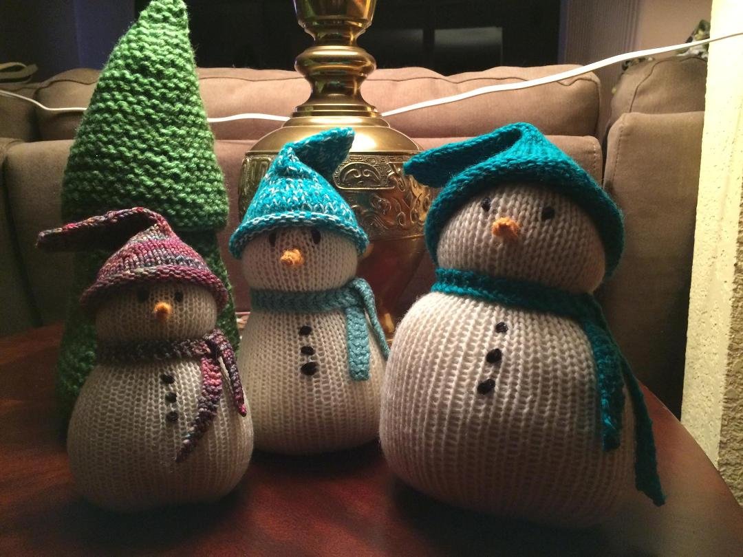 Finally got my Christmas project finished. Aren't they cute? If you could have seen all the pieces and parts this morning you wouldn't have had any idea they'd end up like this.