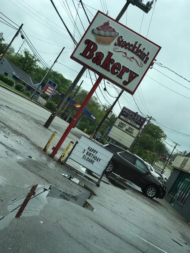 Just another reason why Nicci Henderson loves this Bakery, she went to pick up Sloane’s cake and was greeted by this sign🎈🎂🎼