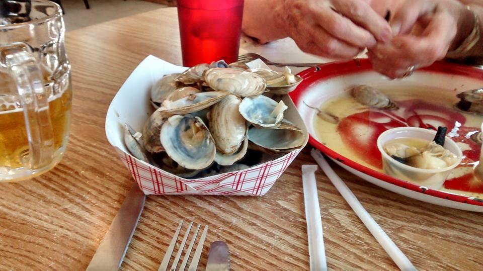 For u n Ok these r steamers. (Clams). I ACTUALLY ate 3.