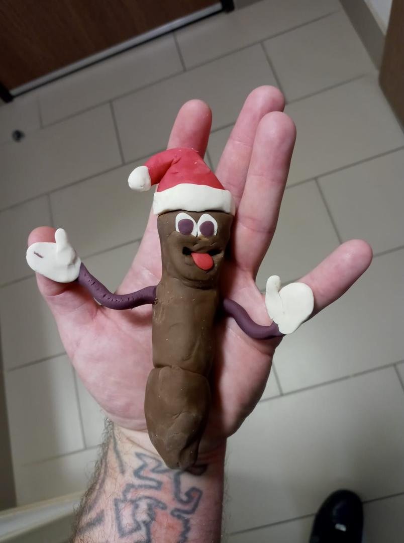 Me and the girls are playing with play doh😁 I have fun with the kids!
