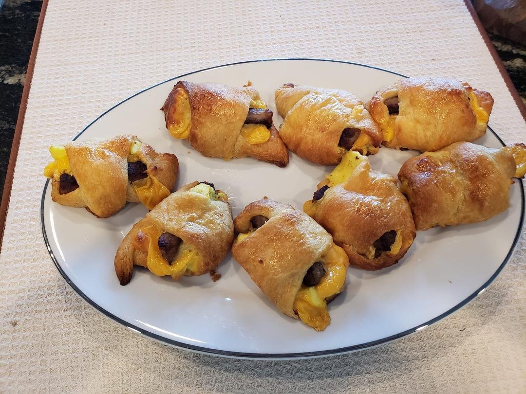 Saw this on Facebook this morning and had to try and make them. Very easy.