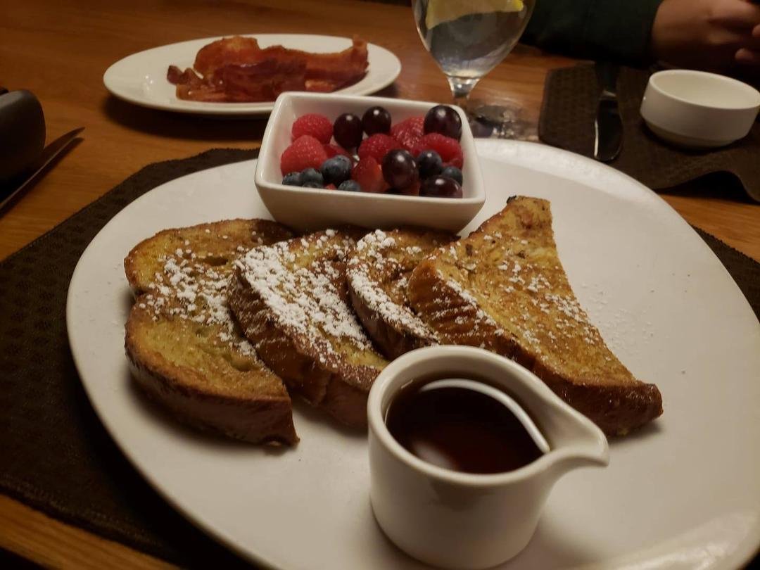 Brestfast at Elways at DIA