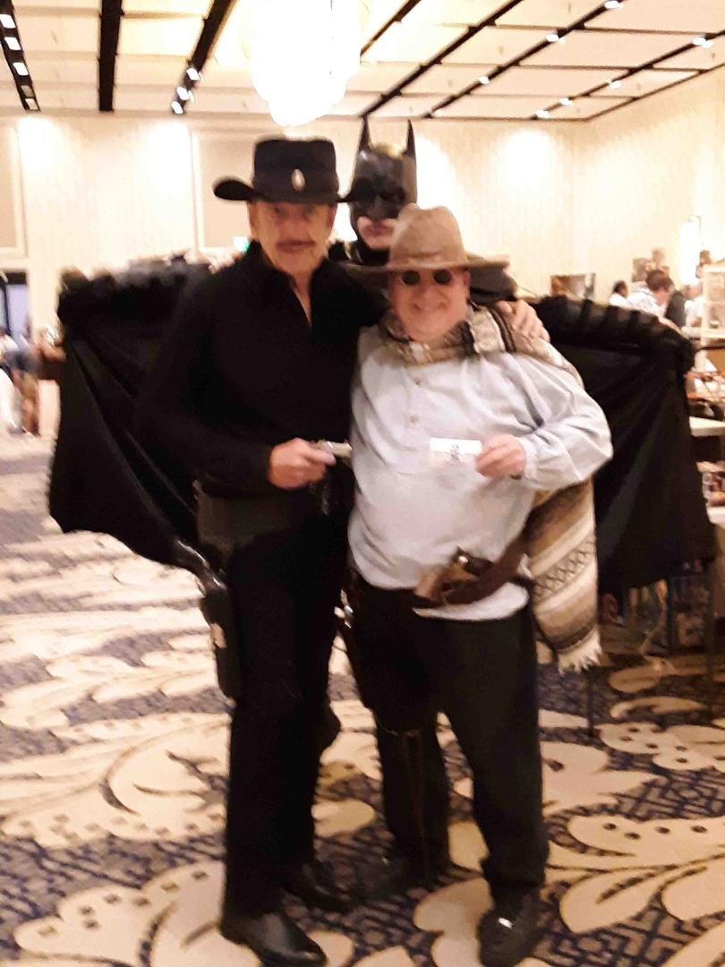 At MANC my friends Paladin (Daniel O'Neill) and The unknow gunman (Tim Nett) faced off in the vendor room with a Batman Photo bomb