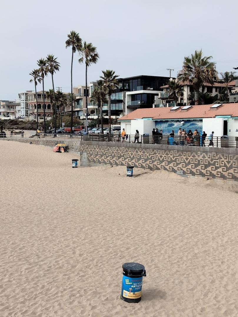 Manhattan Beach California a lot of people the beach was packed.