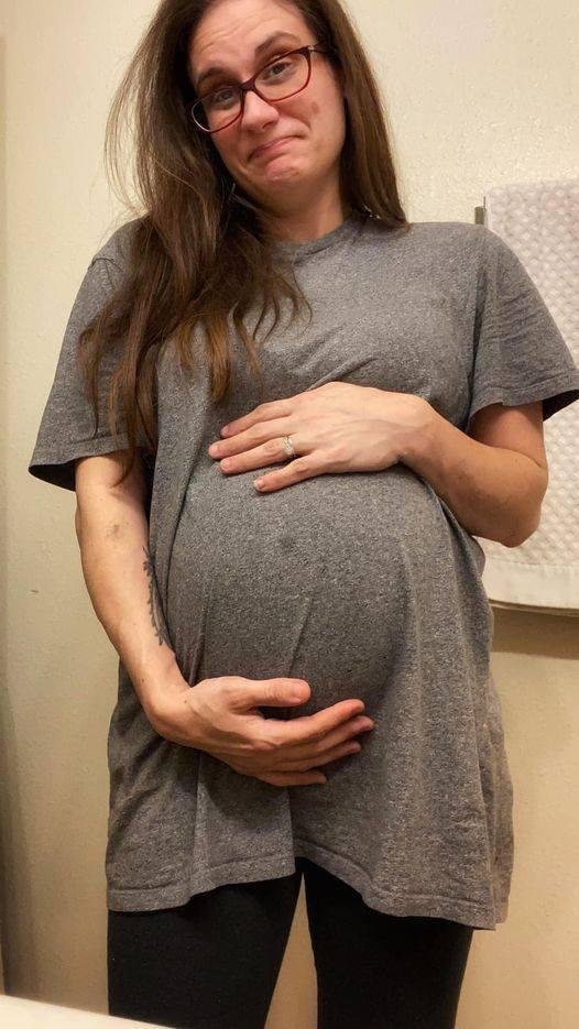 Jennifer at 29 weeks. Number 7 is a coming.