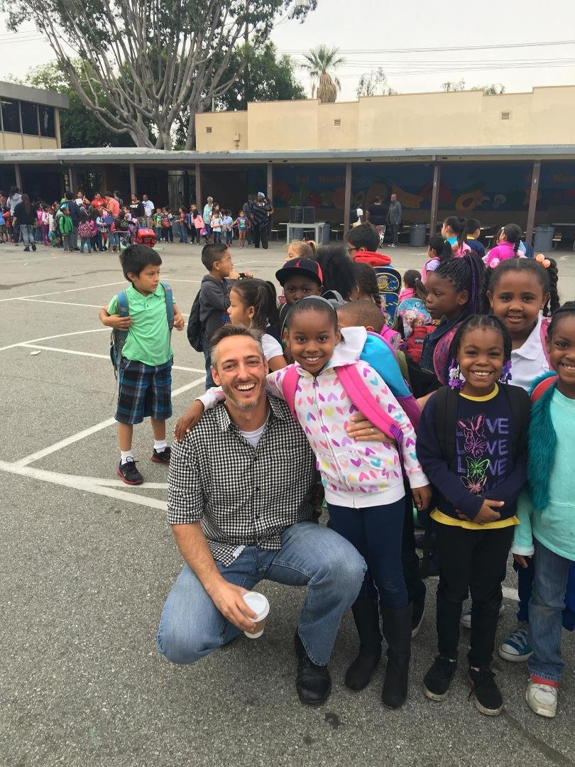 Danielle and Mr. Schaefer ,along with photo bombing classmates. Groovy teacher and cool classmates. Proud of my beautiful Danielle. Priceless moment in time. First grade.💆🏽👍🏿😄😄💪🏾