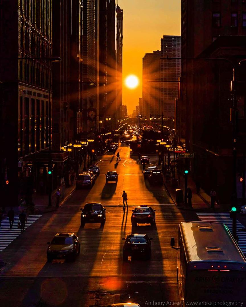 Astronomy Picture of the Day
Chicagohenge: Equinox in an Aligned City
mid-September of 2017 looking along part of Upper Wacker Drive