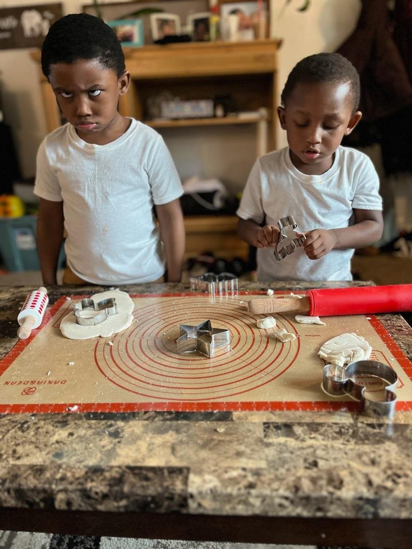 Grand babies play with home made playdoe