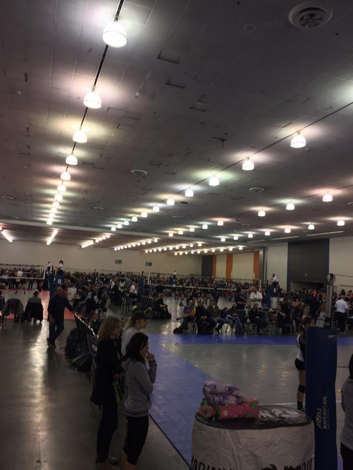 This is no race day .... Where the mid mountain lodge ? Thousands of teenage girls and whistles ahhhh !!