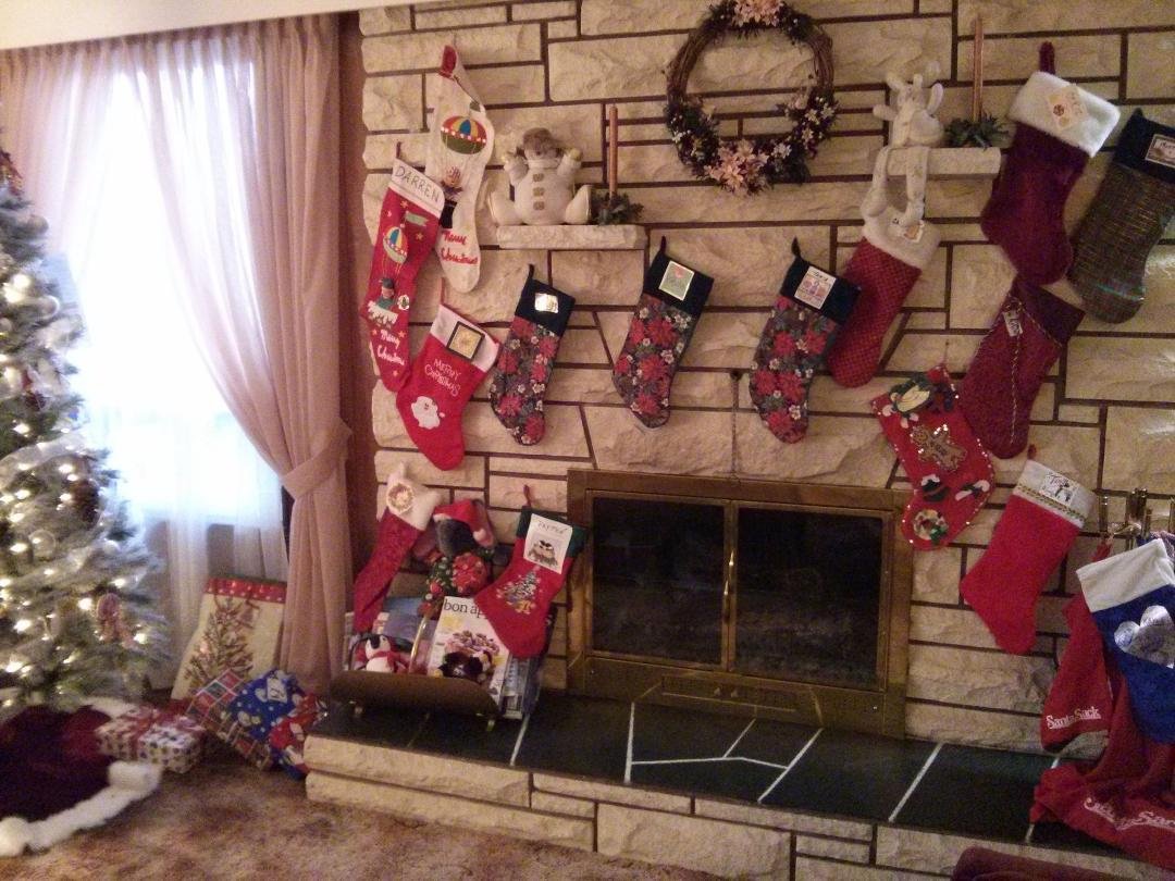 14 stockings on the tree this yr ... yikes!! Santas going bankrupt.
