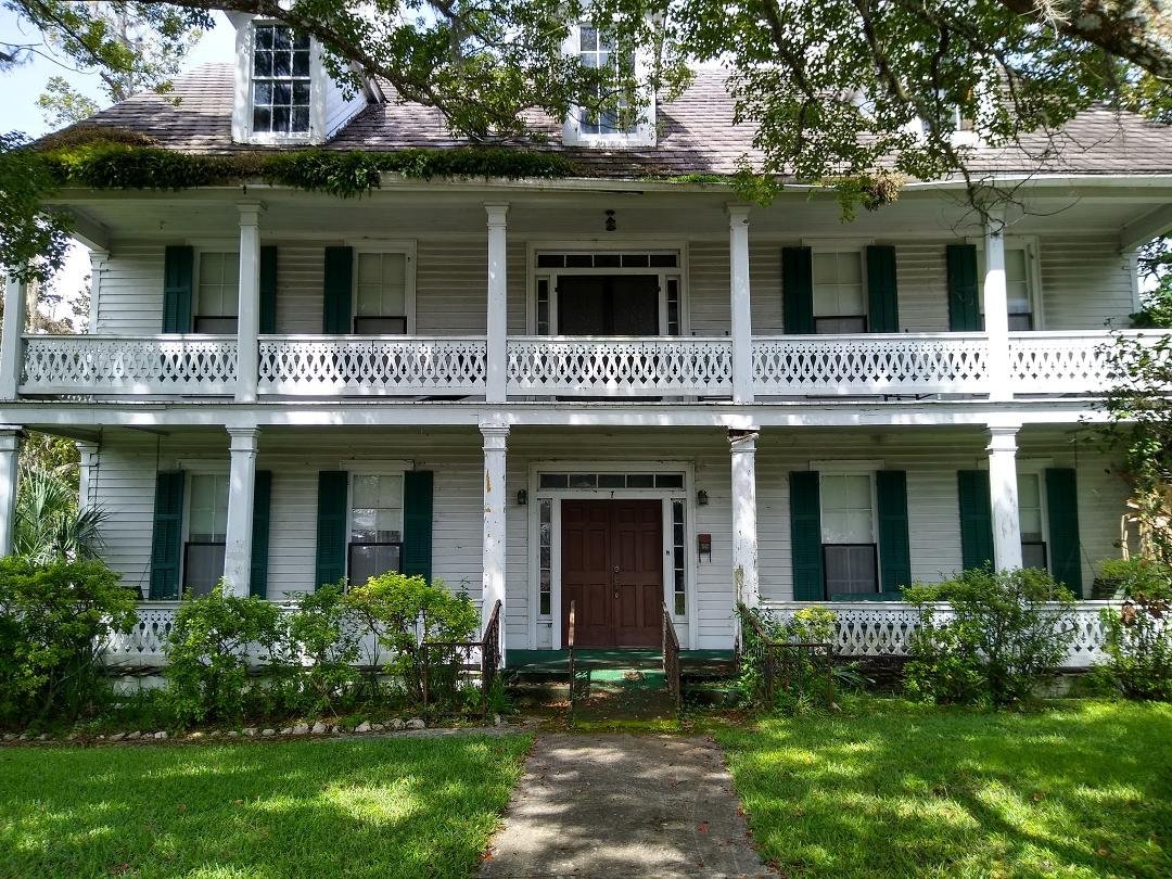 Brooksville, Florida. Appears no one lives here ?