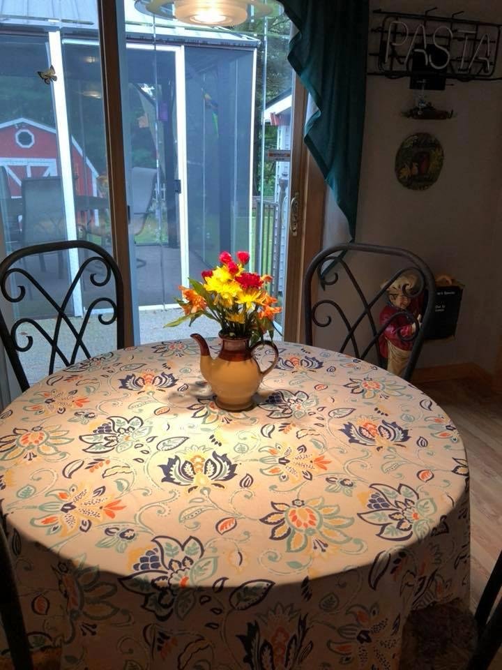 A VERY SPECIAL FRIEND  left this bouquet on my doorstep along with a big container of her homemade bean soup.  Bonnie you are the BEST. This will surely make me feel better. 💗 you so much