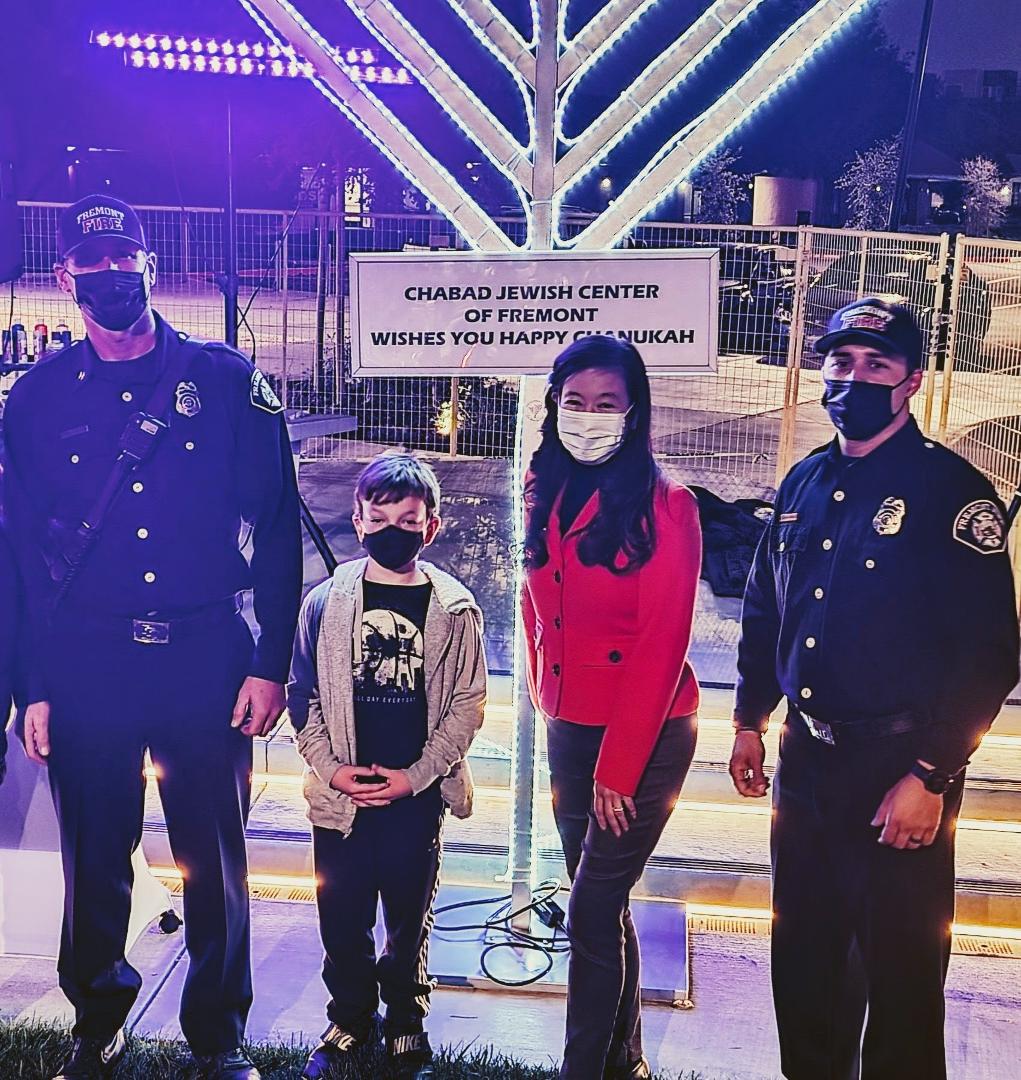 A Young Cameron feeling comfortable smoozin' with our Mayor and our fine #MayorLilyMai #Fremont #police ♡ #Hanukkah #celebration #tradition #peace ♡