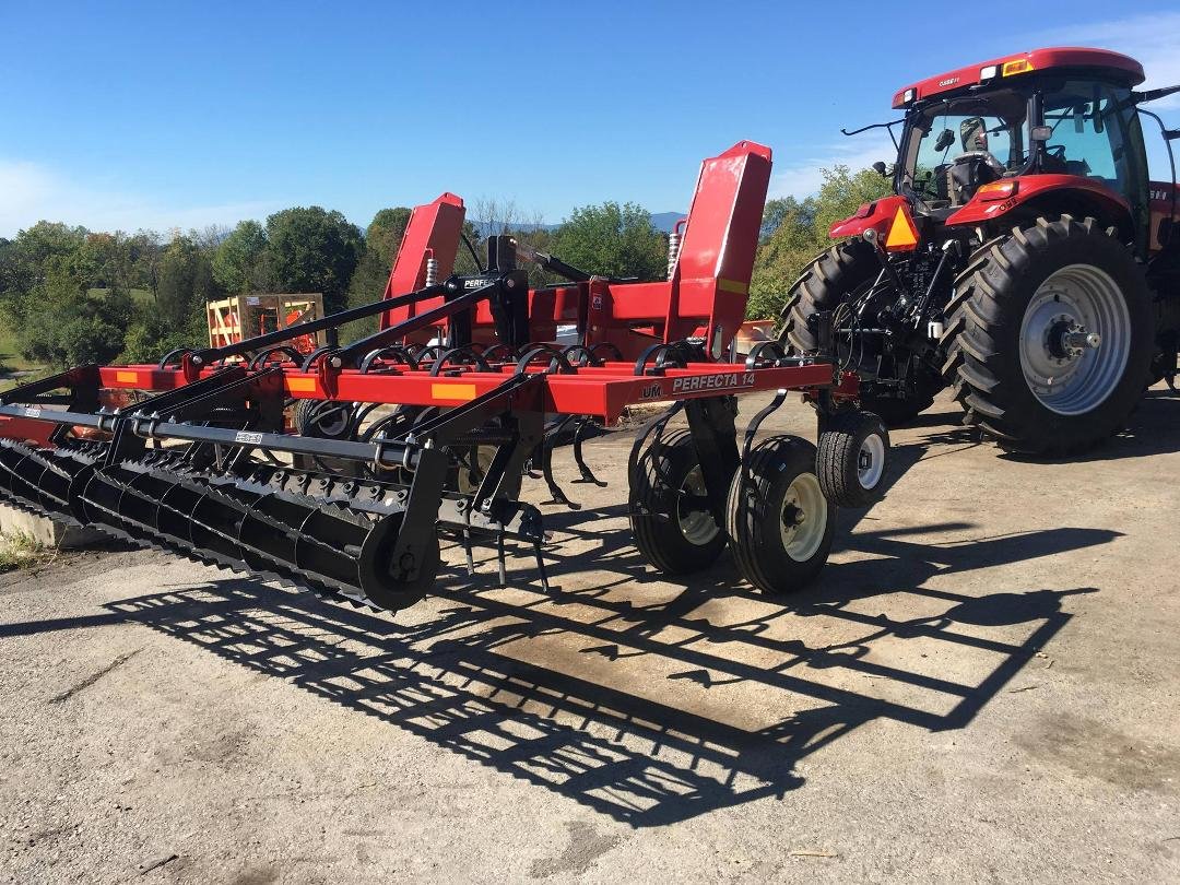 Custom built UNVERFERTH Caddy w/ 12 ' Perfecta to pull behind 8/18 " Semi mount plow