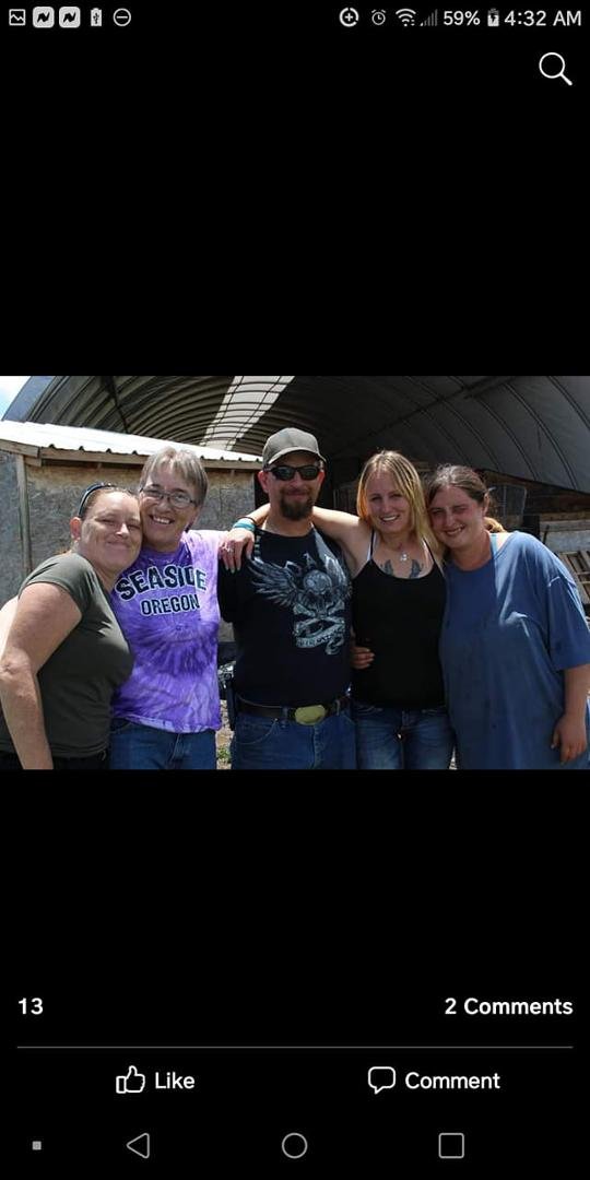 I just realized that was jessica that.
How much I hate that I missed that.i miss my mom and aunt Laura
And see her with her daughter makes me........smile makes me feel a little sadness smile with tears in my eyes