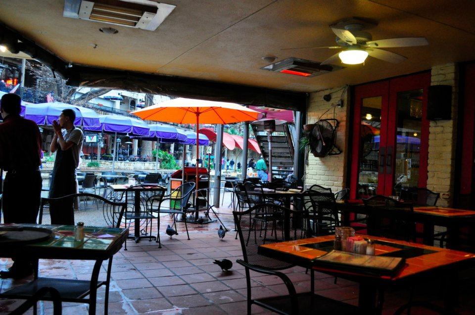 Here's another "Original" Mexican Restaurant. Which one is the real original? Anyway, it's a nice place to eat, drink and stay dry along the San
Antonio River. Plenty of dining options at all price ranges.