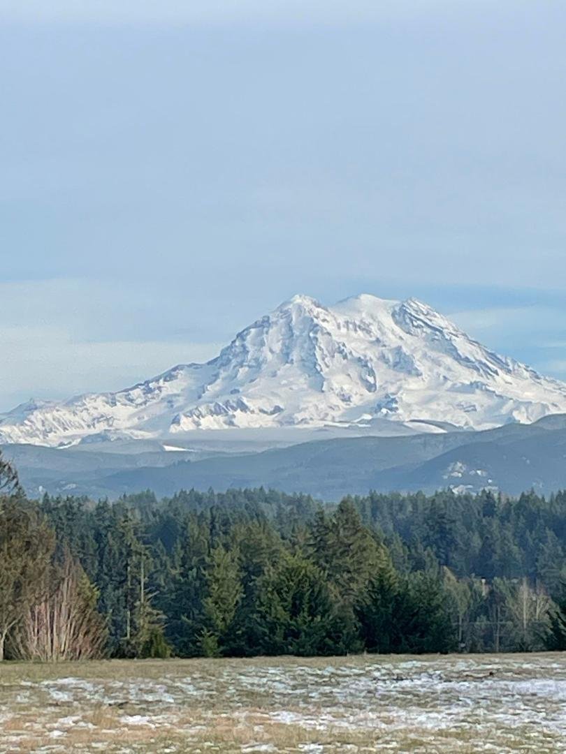 The weather was really good for the first several days while visiting. This is the kind of view is what I look forward to seeing when I come to the Pacific Northwest.