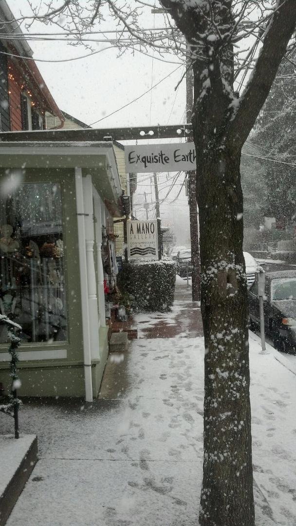 Yep... it's snowing in New Hope, PA.