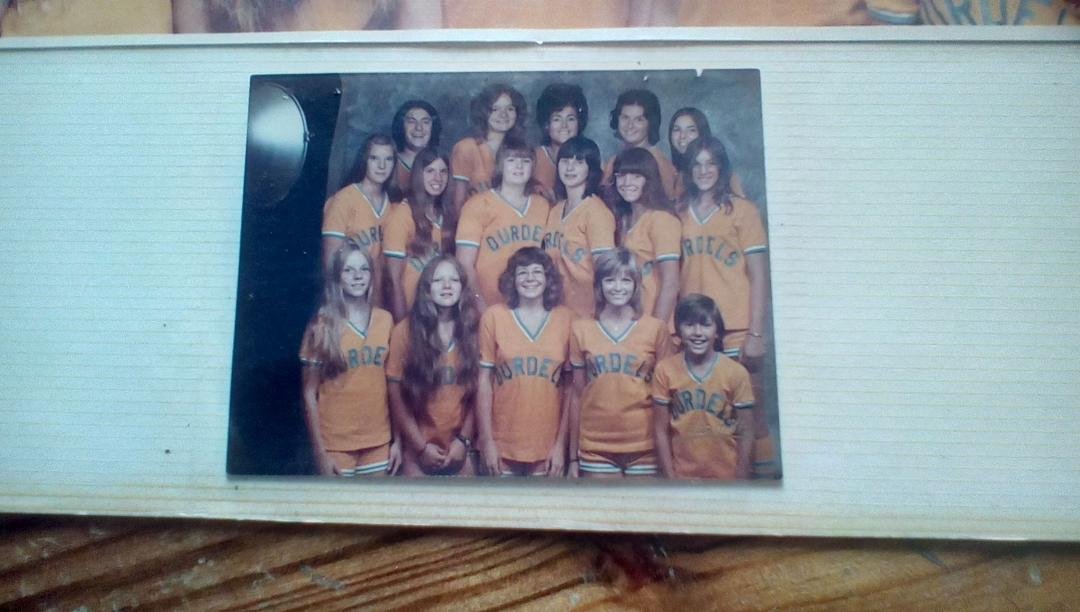For all you gals that have no pic. Great team deserves a great photo. If you can name each person then YAY! Lombardi sisters are absent BOO.