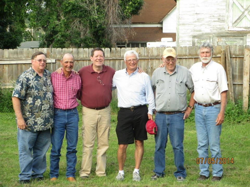 So lady do you recognize any of these old men as the ones hobbling off with your lawn furniture?
Lady to officer, are you kidding me, at this age they all look the same with their graying/thinning hair, dazed/watery eyes a