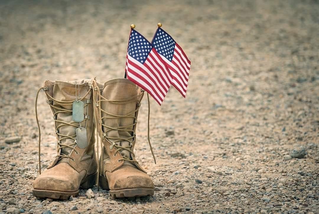 Honor and respect to those how have fallen in the service to their country. R.I.P..
God bless you.!!