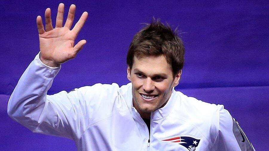 Tom Brady is going to need more fingers than this to hold 10 rings.