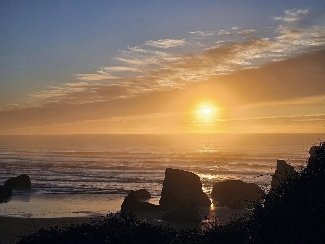 "FOOD FOR THOUGHT"
Several Bible verses speak of God's glory, including Psalm 19:1, which says, "The heavens declare the glory of God," and Psalm 24:7-8, which asks, "Who is this King of glory? The Lord strong and mighty."