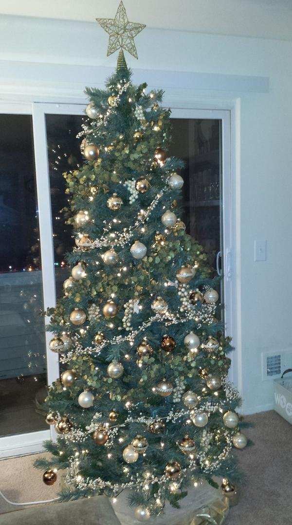 I went with a white and gold theme this year.