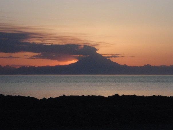 Mt Redoubt volcano blowing off steam and smoke