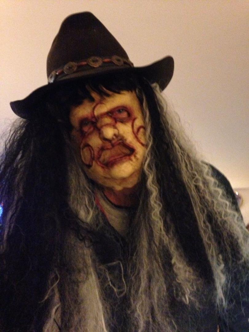 Donnie getting ready to scare the hell out of the trick or treaters!!