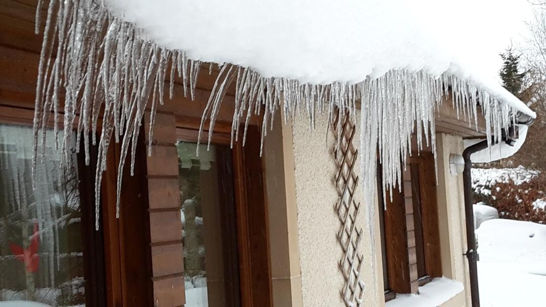 Siberia comes to Lanton. Reminds me of a scene from the film Dr Zhivago!. Hope the guttering holds.